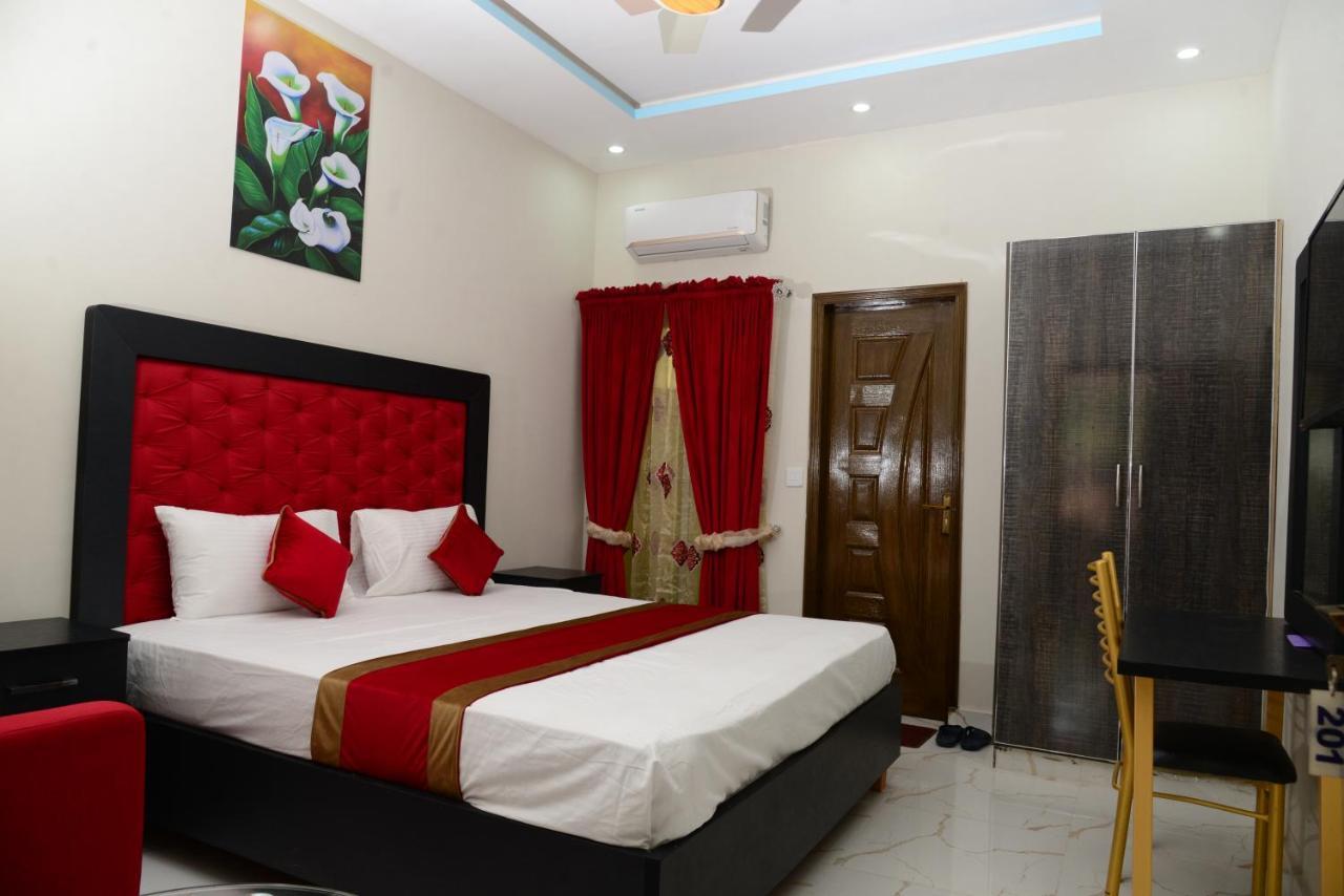 Hotel Deluxe Лахор Экстерьер фото