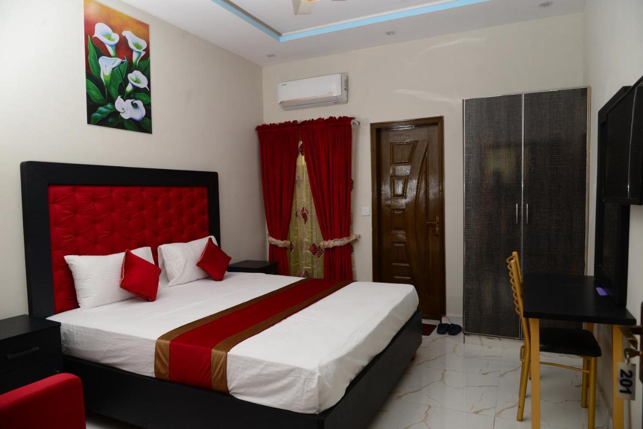 Hotel Deluxe Лахор Экстерьер фото