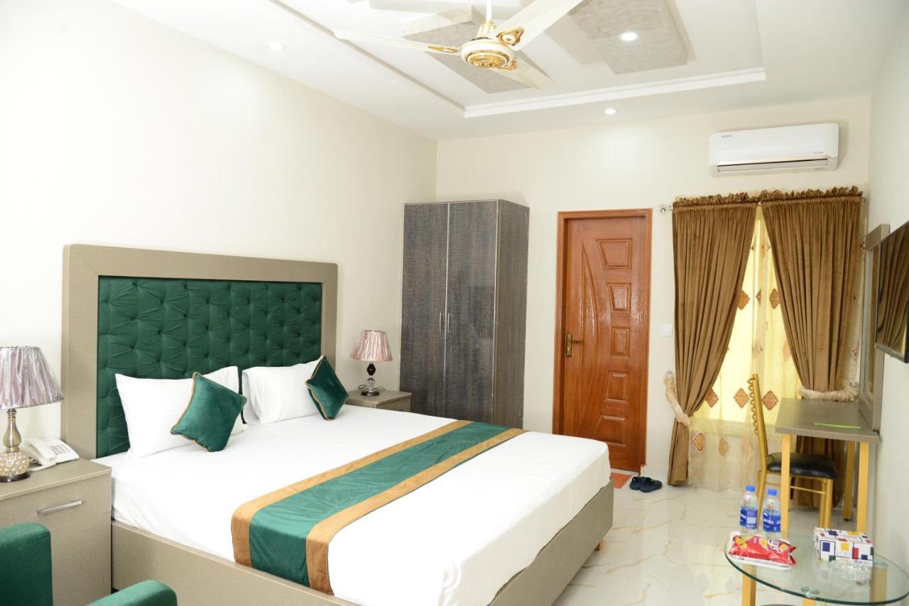 Hotel Deluxe Лахор Экстерьер фото