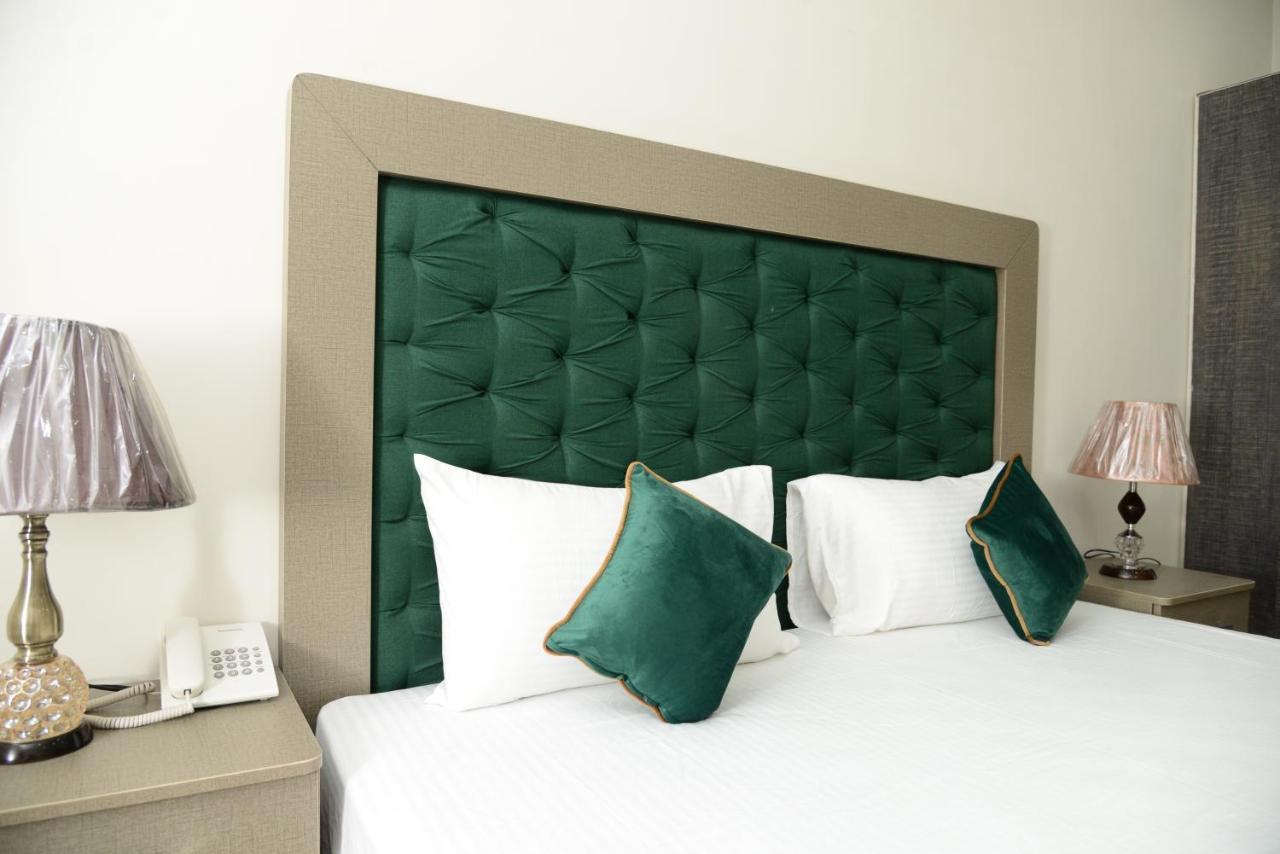 Hotel Deluxe Лахор Экстерьер фото
