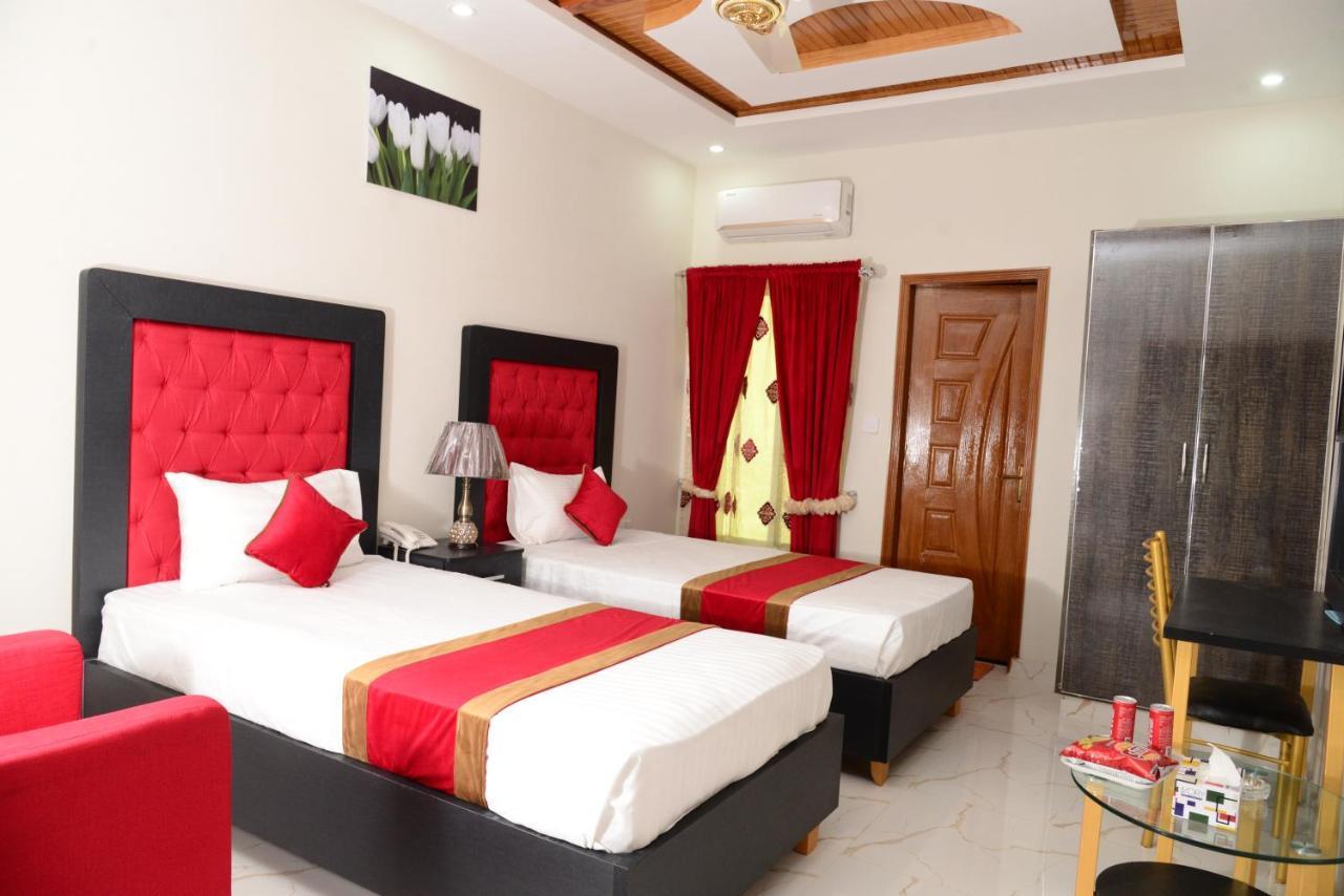Hotel Deluxe Лахор Экстерьер фото