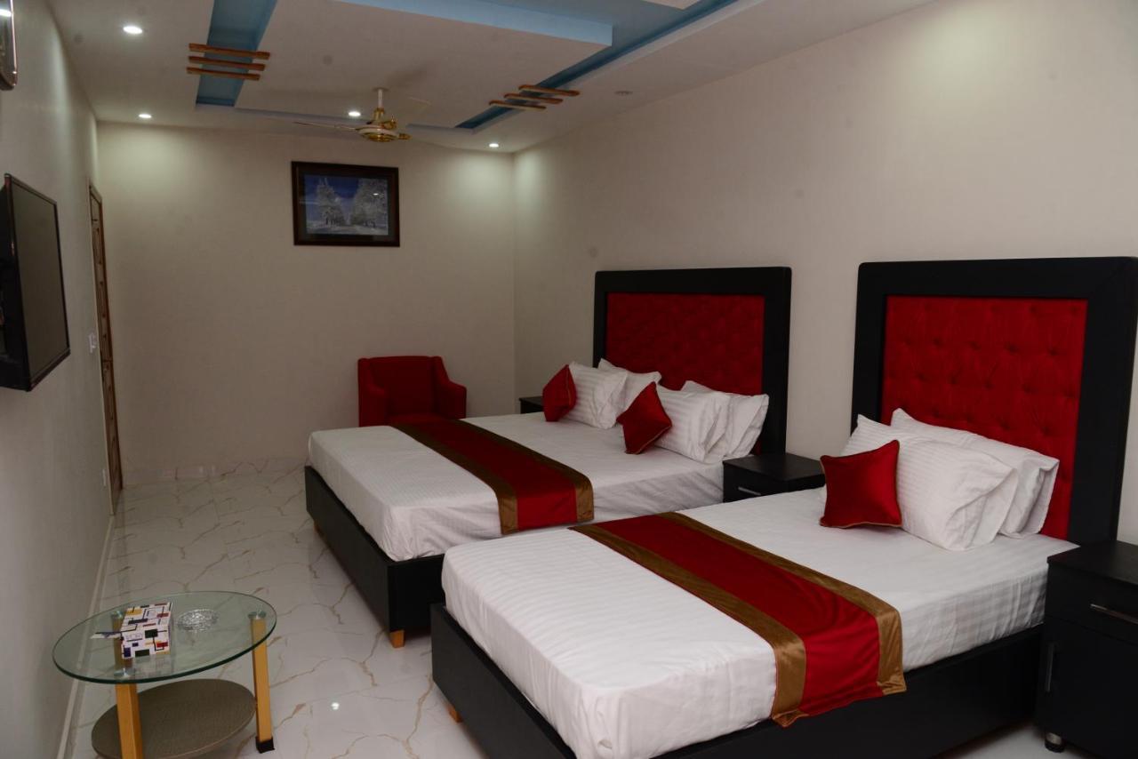 Hotel Deluxe Лахор Экстерьер фото