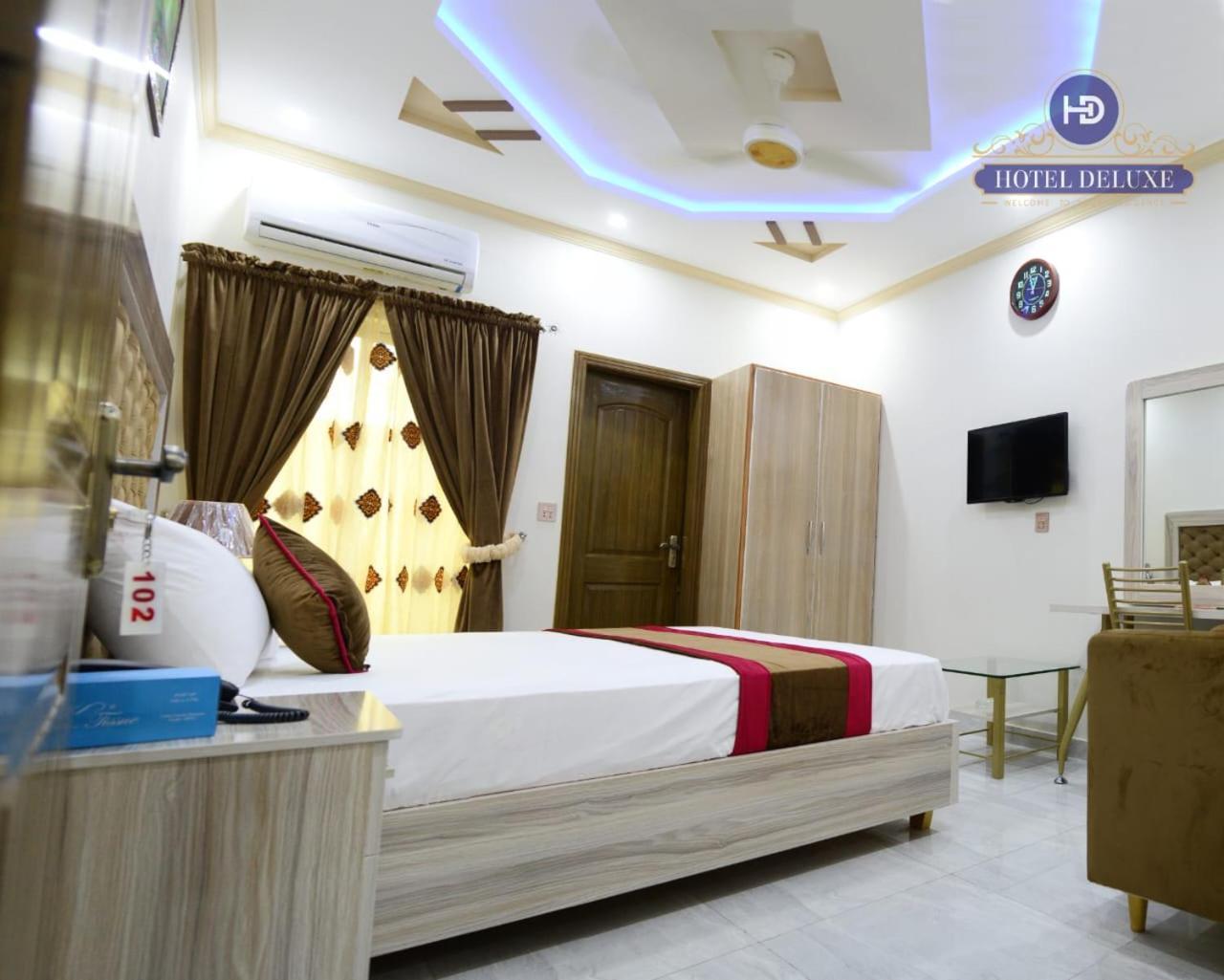 Hotel Deluxe Лахор Экстерьер фото